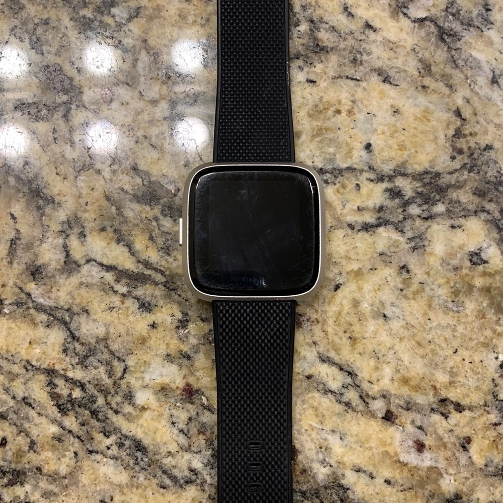 Fit Bit Versa Lite With Original Charger